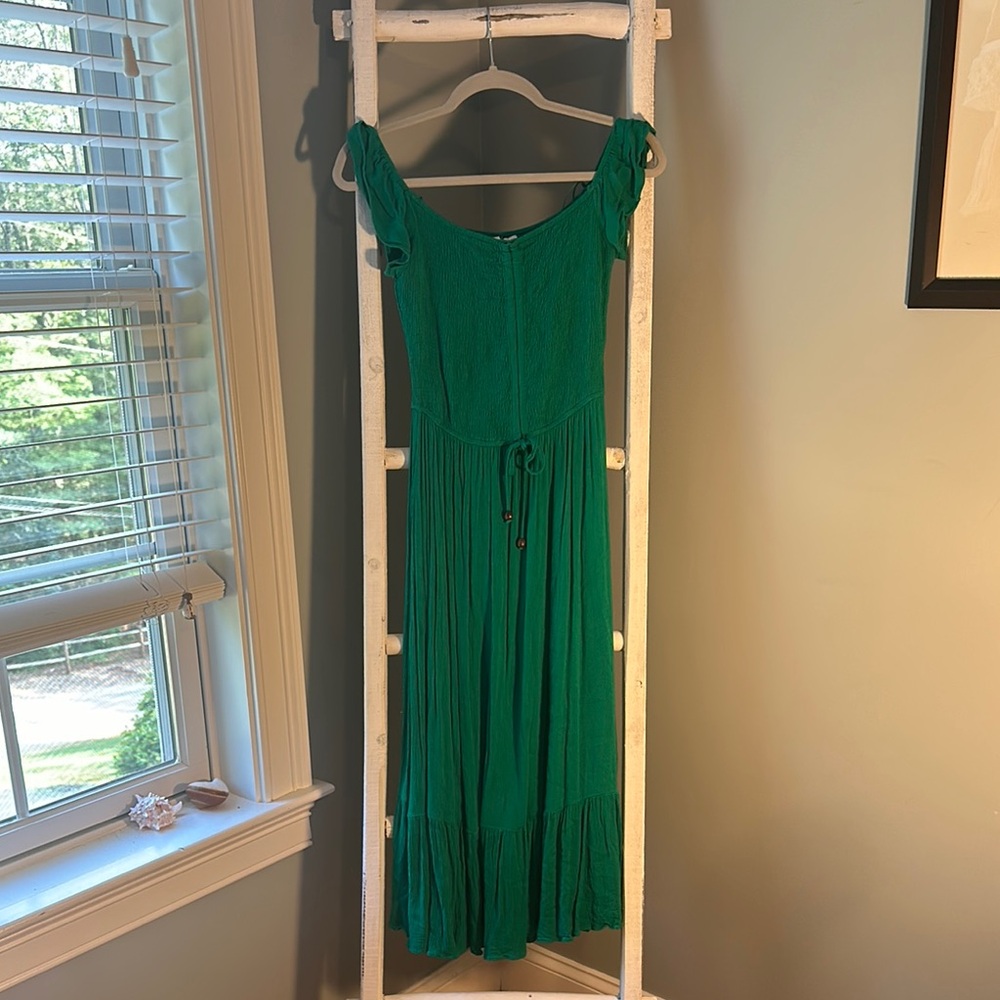 Chic Green Off-Shoulder Maxi Dress
